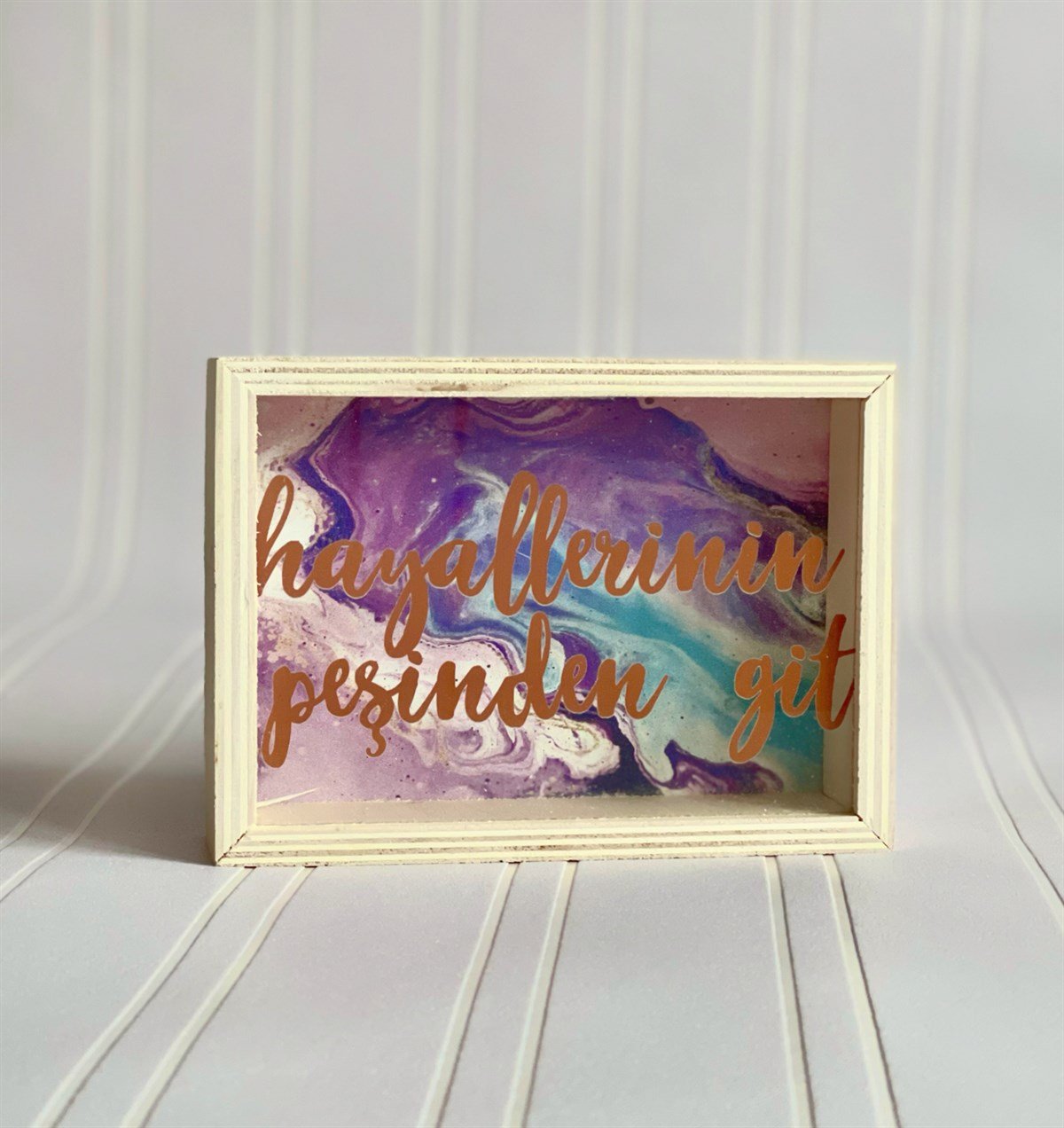 Hayallerinin Peşinden Git Tasarımlı Ahşap Kumbara Ve Kurdeleli Pembe Ayıcık Hediye SetiGiftmodaGmhs100819