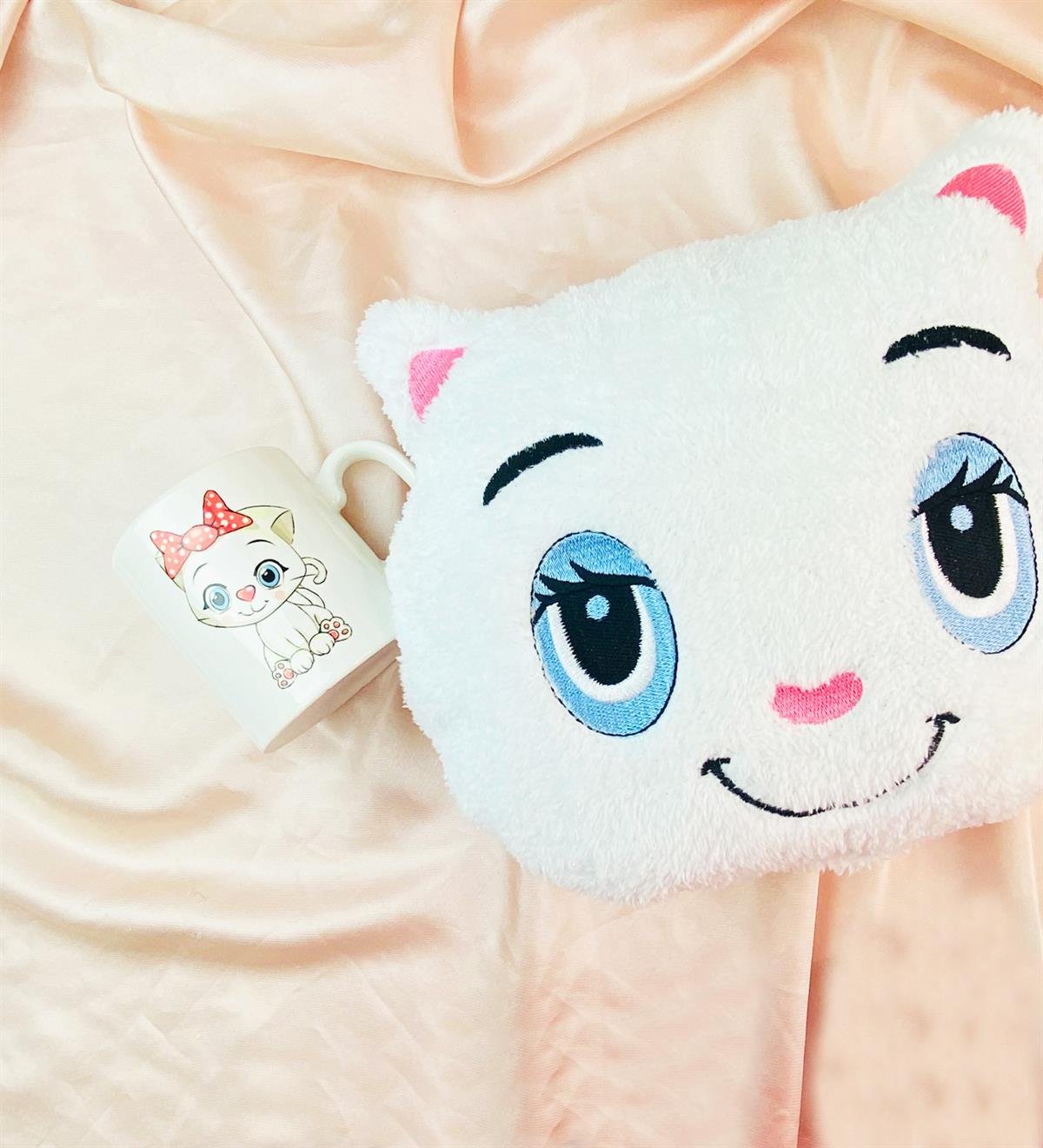 Sevimli Kedi Tasarımlı Peluş Yastık Ve Kupa SetgiftmodaGmhs101924