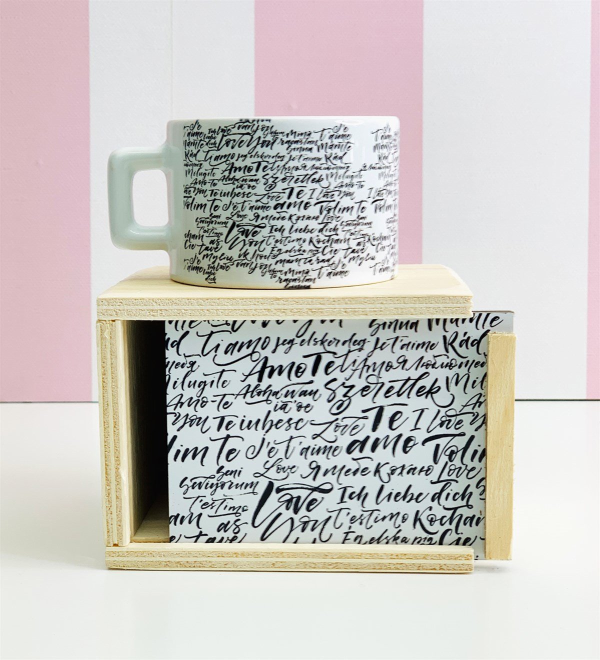 Her Dilde Seni Seviyorum Tasarımlı Kutulu KupaGiftmodagmk-1010