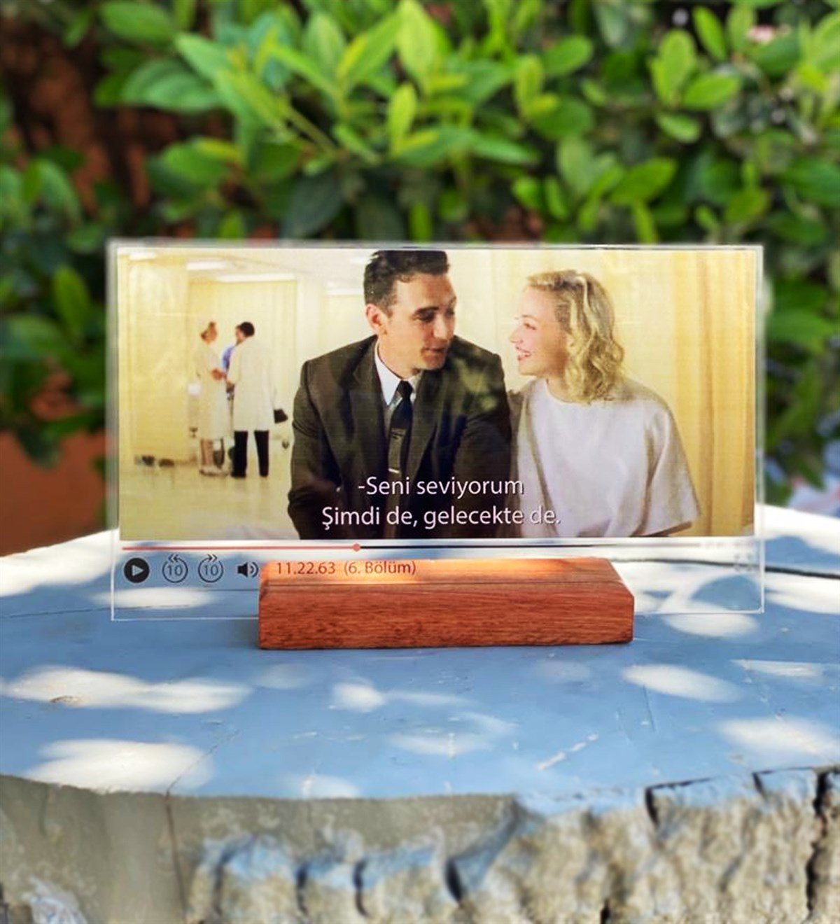 Dizi Film Sahnesi Plak Ahşap Stand HediyeligiftmodaGmig000029