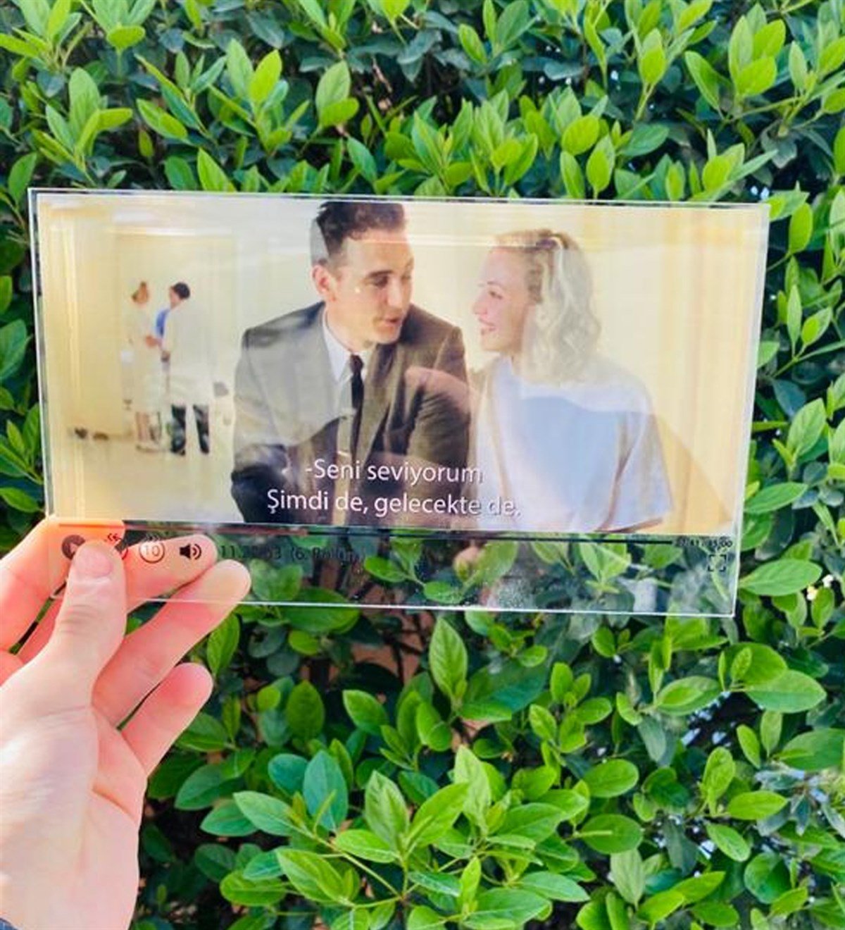 Dizi Film Sahnesi Plak Ahşap Stand HediyeligiftmodaGmig000029