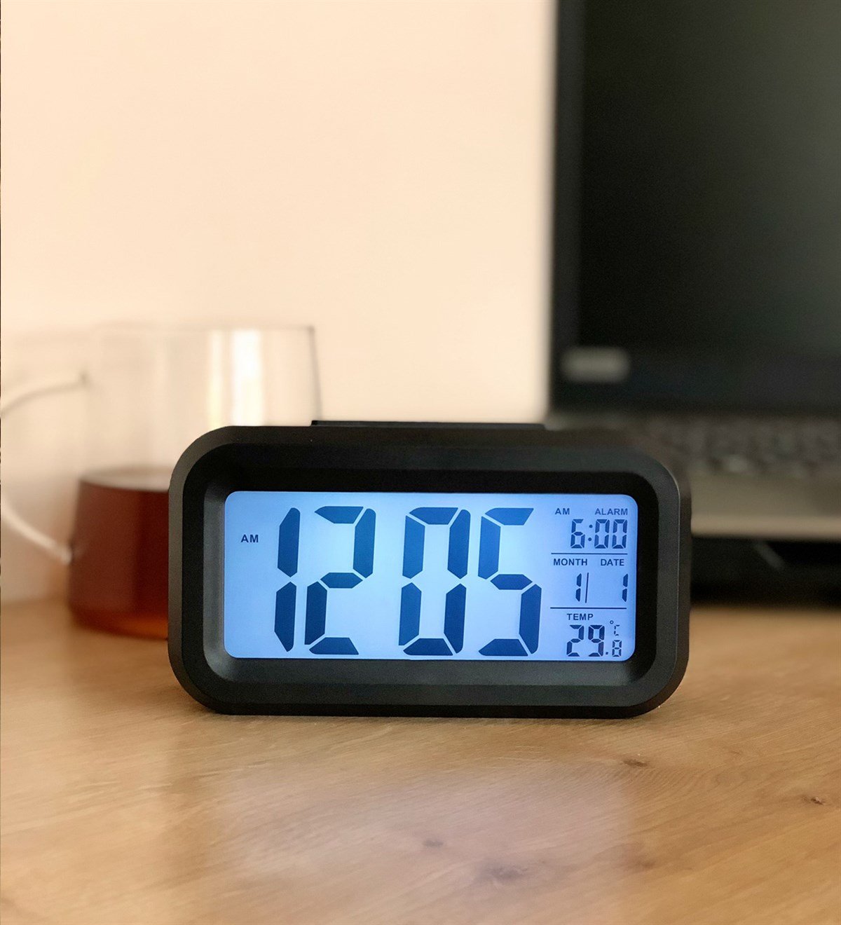 Işık Sensörlü Termometreli Alarmlı Dijital Masa Saati SiyahGift modagm-110-siyah