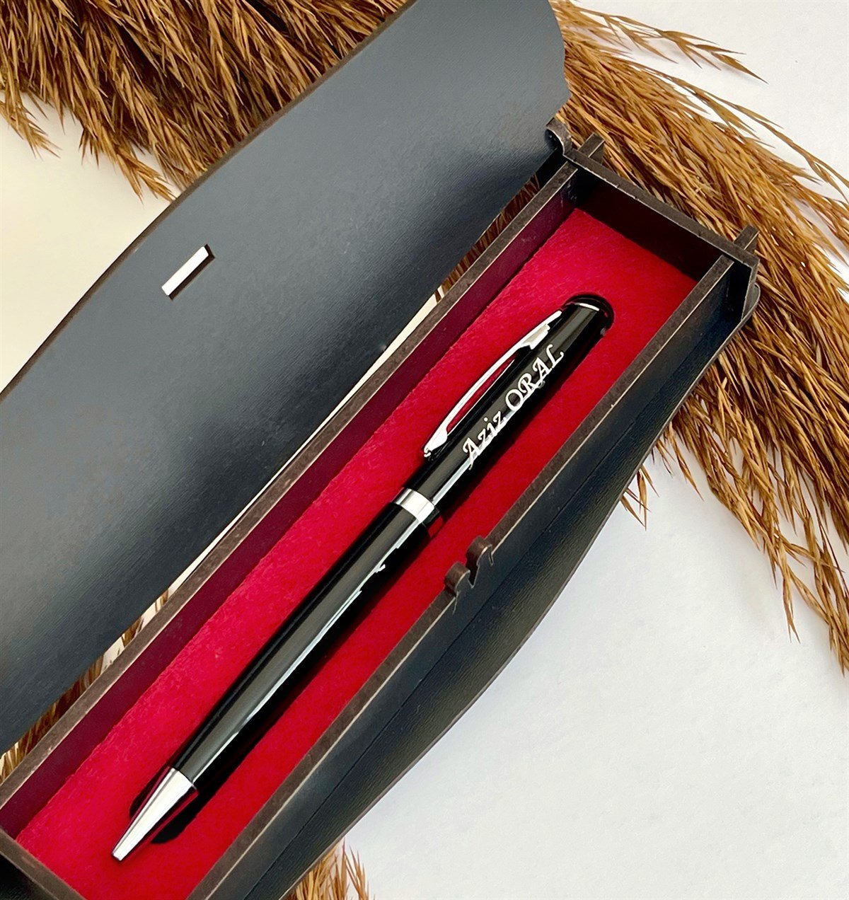 Kişiye Özel Ahşap Kutusunda Roller Tükenmez KalemGiftmodaGmkm100012