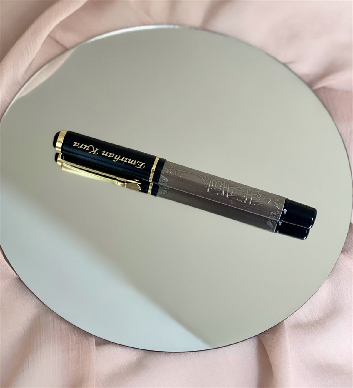  Kişiye Özel Özel Ahşap Kutulu Kabartmalı Roller Kalem SiyahGiftmodaGmkm100003