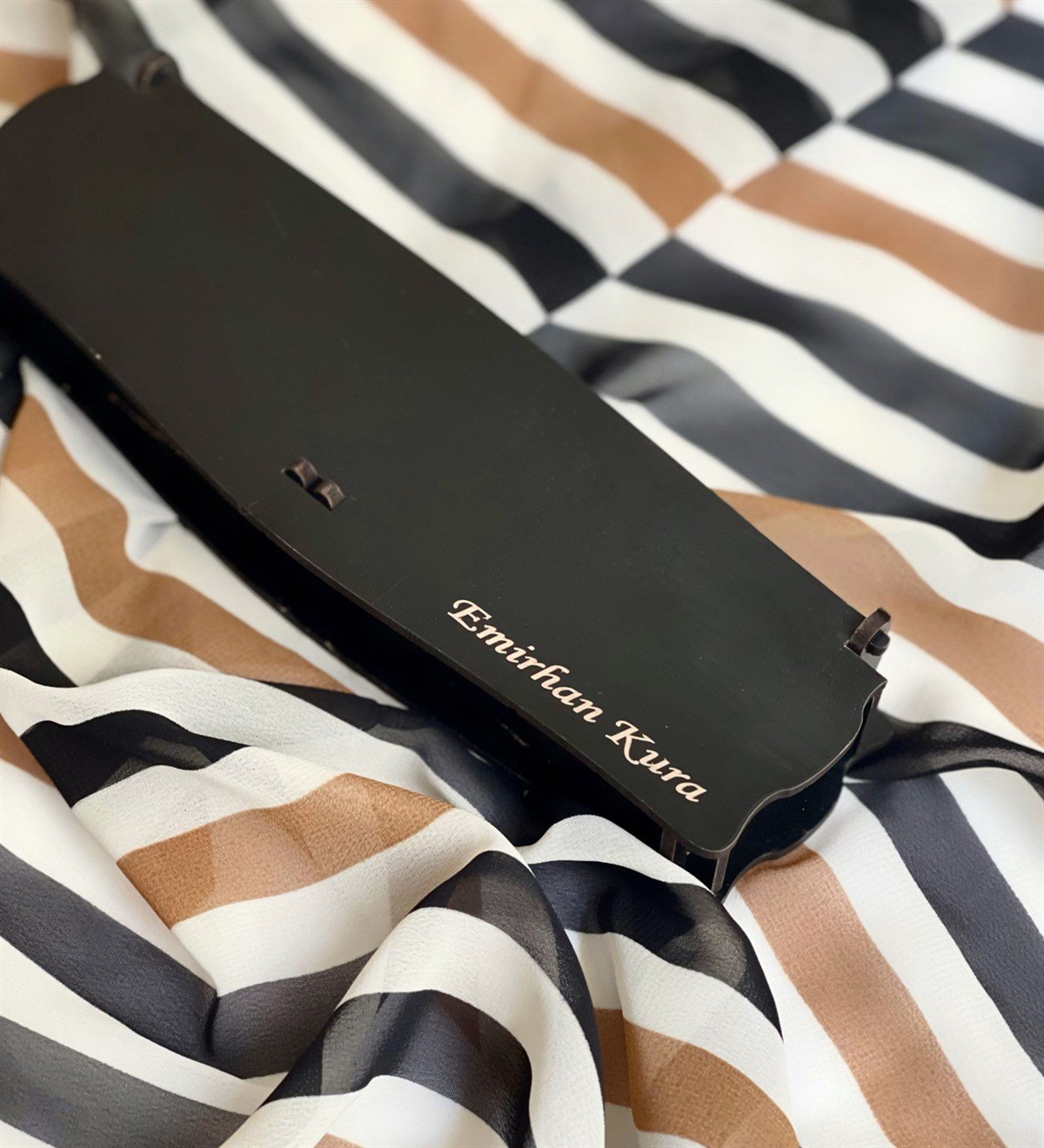  Kişiye Özel Özel Ahşap Kutulu Kabartmalı Roller Kalem SiyahGiftmodaGmkm100003