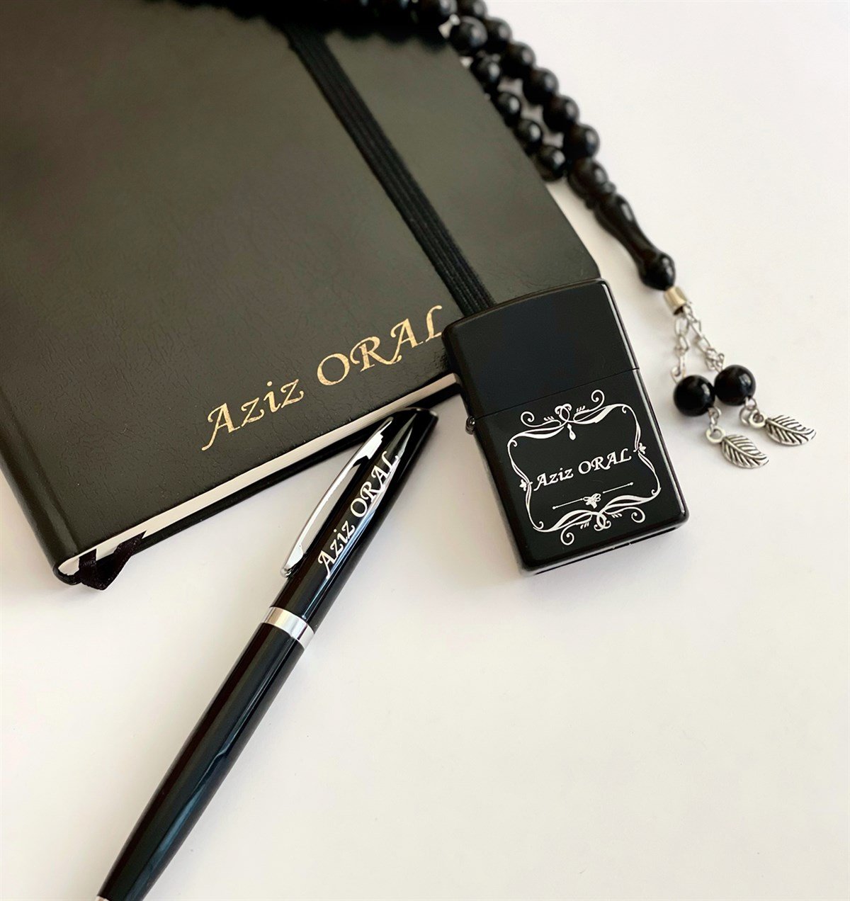 Kişiye Özel Siyah Deri Defter Benzinli Çakmak Siyah Tesbih ve Roller Tükenmez KalemGiftmodaGmhs101094