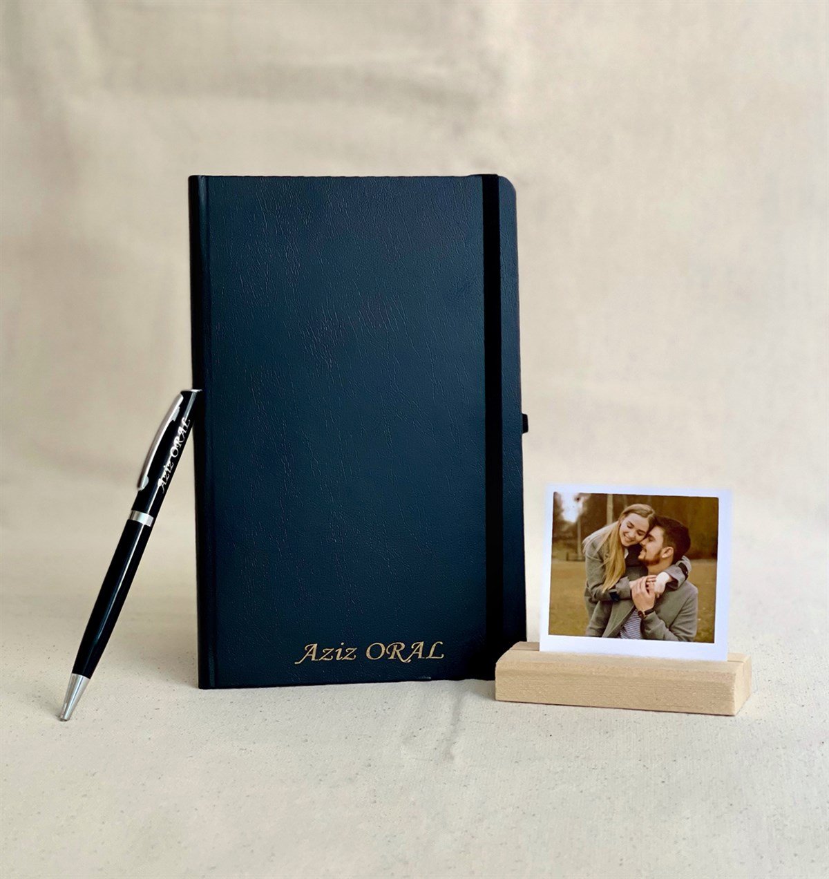 Kişiye Özel Fotoğraflı Siyah Deri Defter Fotoğraf Tutucu ve Roller Tükenmez KalemGiftmodaGmhs101092