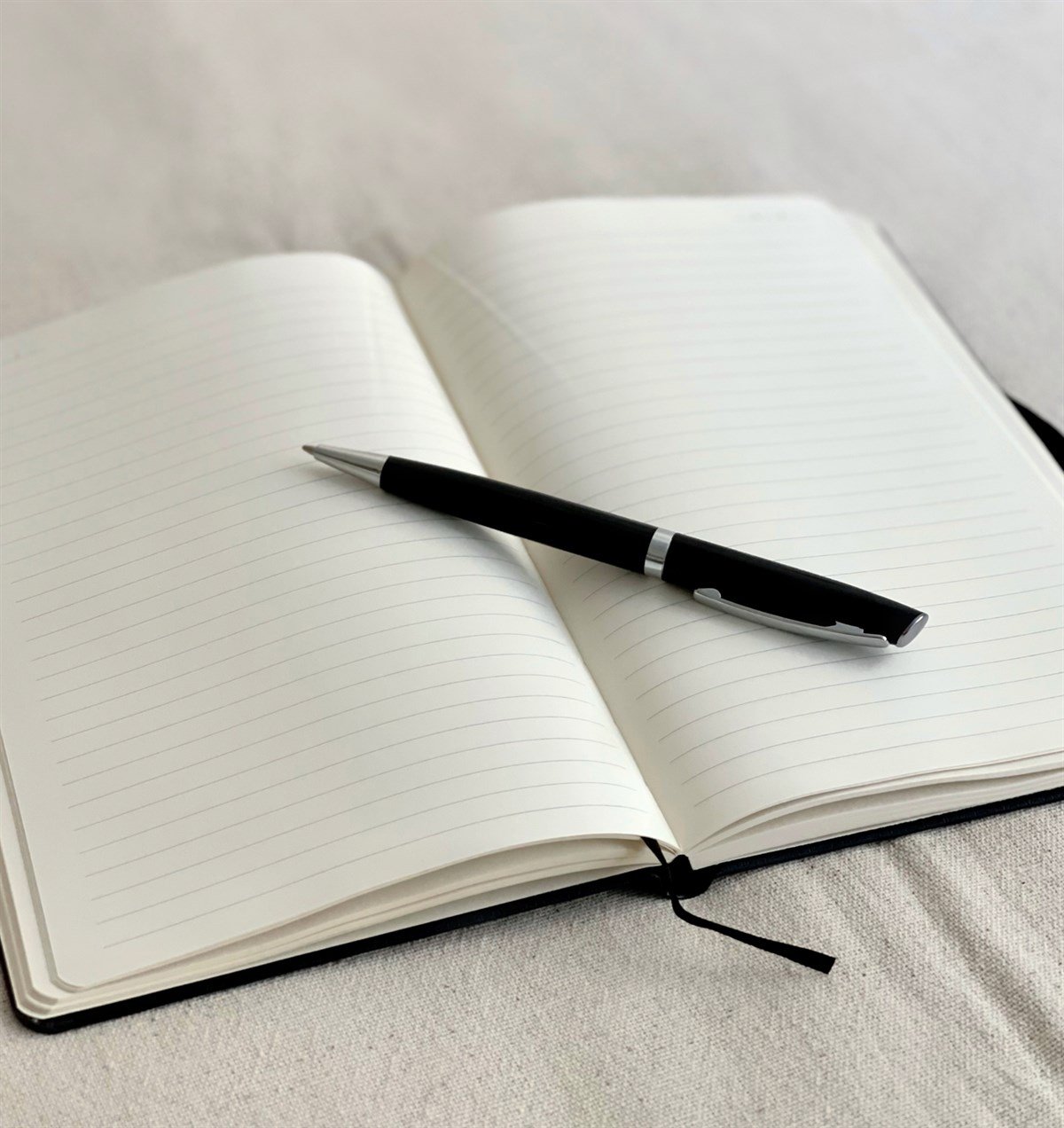 Siyah Deri Defter ve Roller Tükenmez KalemGiftmodaGmhs101089