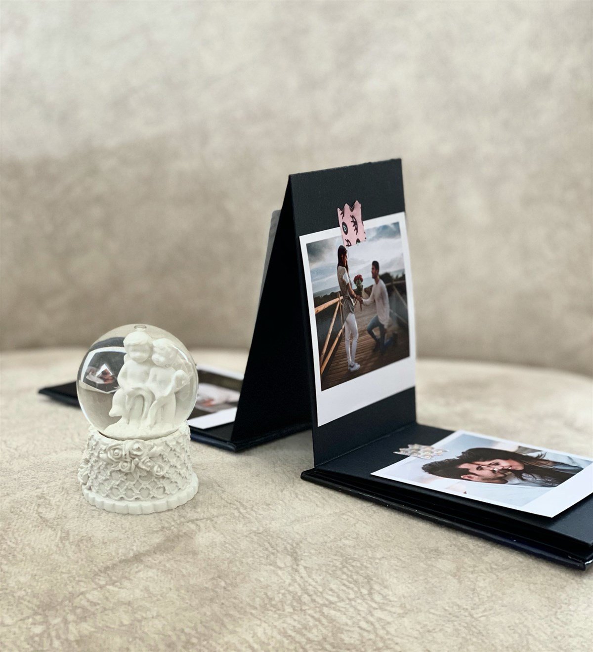 Kişiye Özel 6 Fotoğraflı Emc2 Tasarımlı Mini Albüm Ve Mini Melek Kar Küresi SetGiftmodaGmhs100072