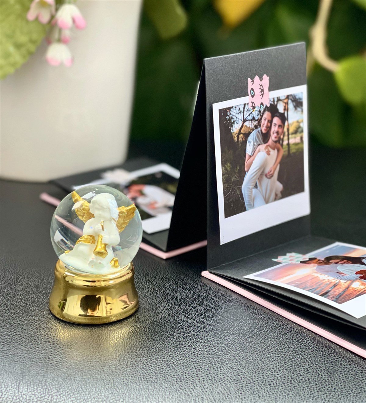 Kişiye Özel 6 Fotoğraflı Nazar Göz Tasarımlı Mini Albüm Ve Altınyaldzlı Mini Kar Küresi SetGiftmodaGmhs100055