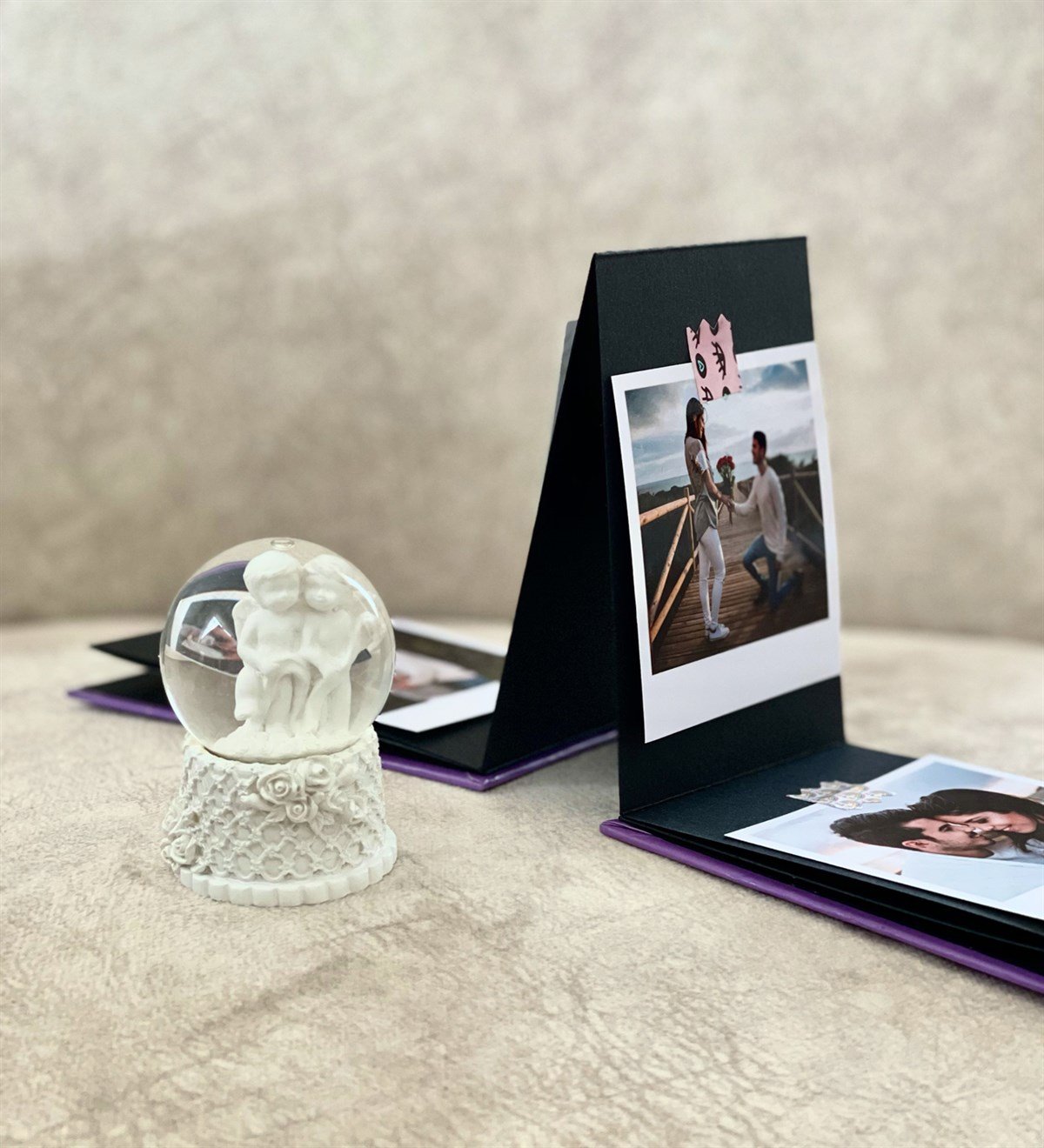 Kişiye Özel 6 Fotoğraflı Pink Queen Tasarımlı Mini Albüm Ve Mini Melek Kar Küresi SetGiftmodaGmhs100069