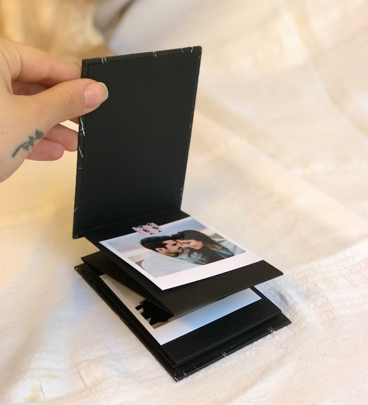 Kişiye Özel 6 Fotoğraflı Siyah Mermer Tasarımlı Mini AlbümGiftmodaGmab100003