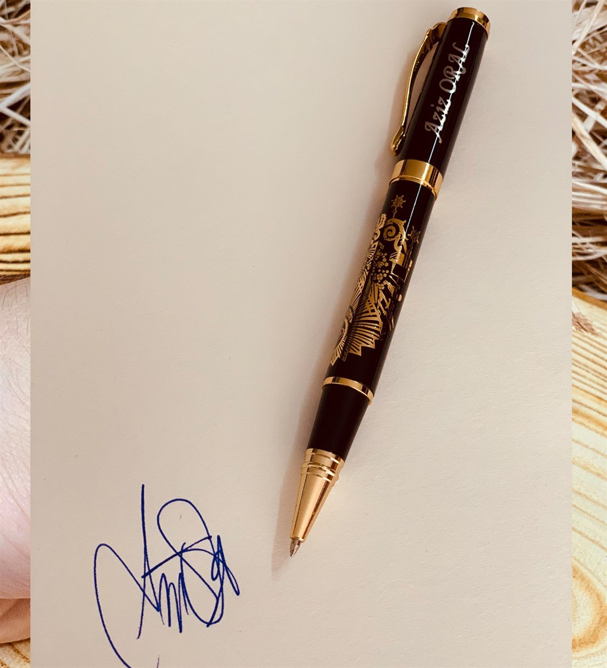 Kişiye Özel Altın Kabartmalı Osmanlı Tuğralı Kalem Ve Yaprak Tasarımlı Deri Hatıra Defteri SetiGiftmodaOsmanlı-defter-kalem