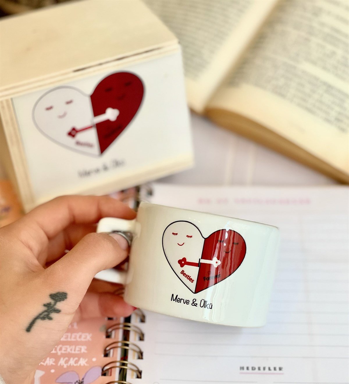 Kişiye Özel Best Friends Forover Tasarımlı Kutulu KupaGiftmodaGmkp100074