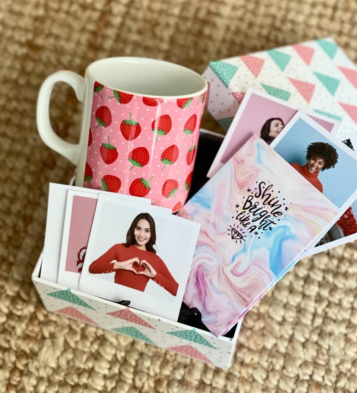 Kişiye Özel Elmas Motto Tasarımlı Mini Albüm Çilek Kupa Mini Hediye SetiGiftmodaGmhs100381