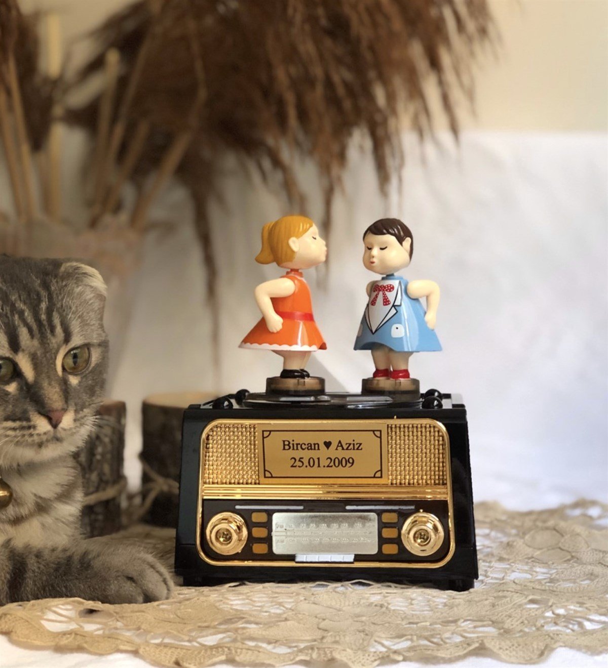 KİŞİYE ÖZEL ÖPÜŞEN ÇİFT MÜZİK KUTUSUGiftmodagm-1149-ko