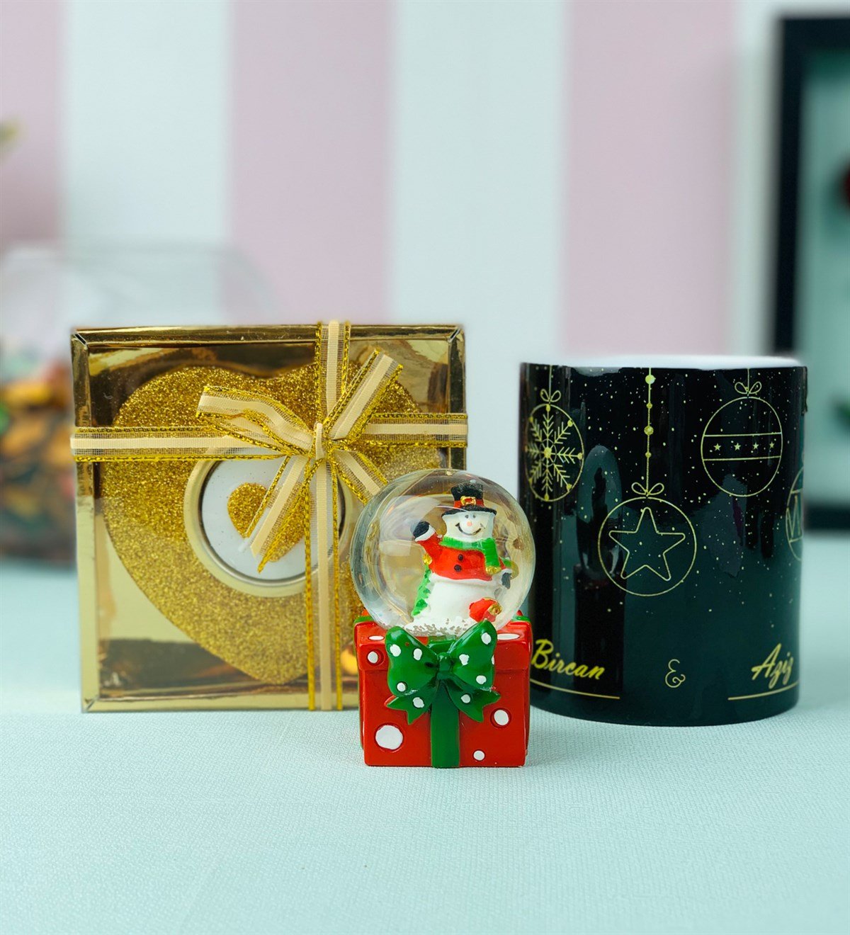 Kişiye Özel Yıldızlı Noel Kupa Mum Ve Kar KüresiGiftmodaYıldızlı-Noel-Kupa-Mum-Ve-Kar Küresi