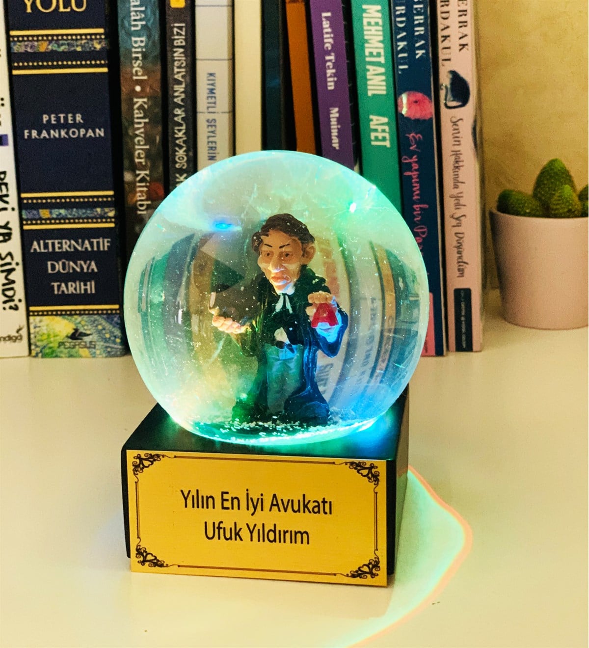 Kişiye Özel Yılın En İyi Avukatı Işıklı Kar KüresiGiftmodaWG-021-Avukat