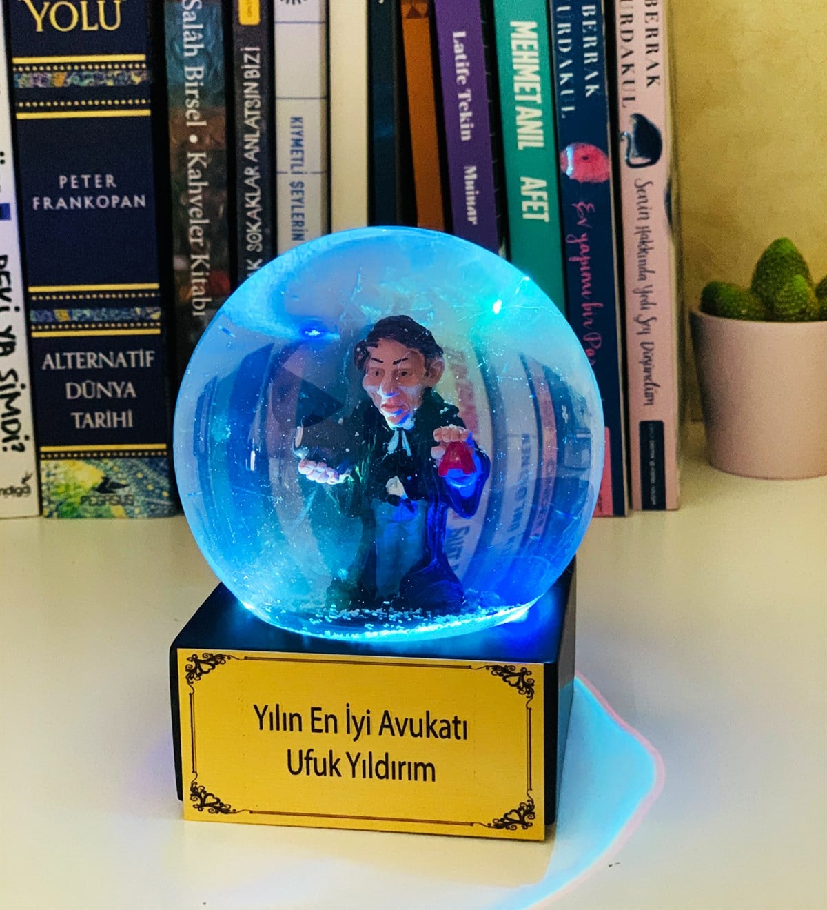 Kişiye Özel Yılın En İyi Avukatı Işıklı Kar KüresiGiftmodaWG-021-Avukat