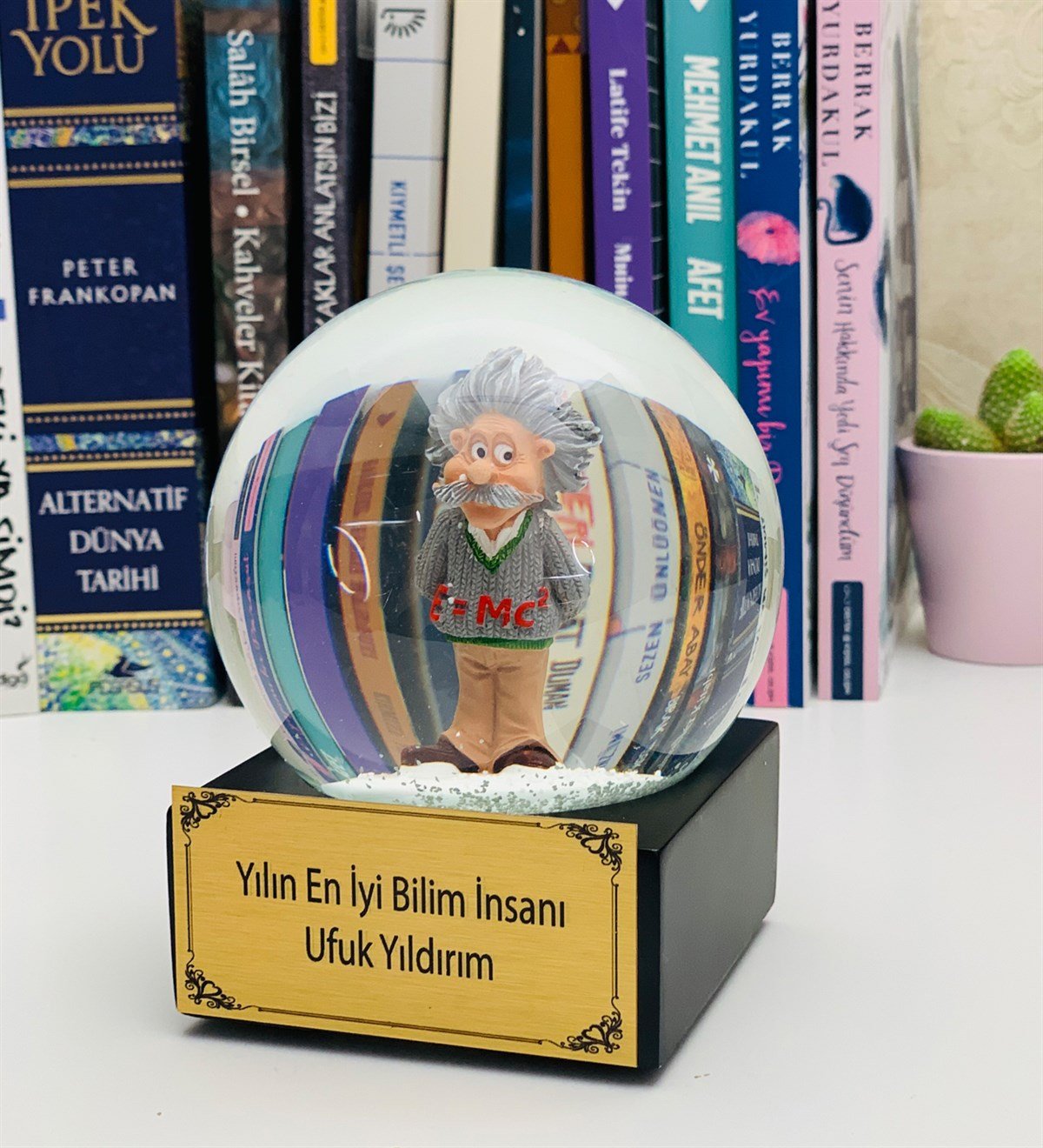 Kişiye Özel Yılın En İyi Bilim İnsanı Işıklı Kar KüresiGiftmodaWG-015-K-Özel