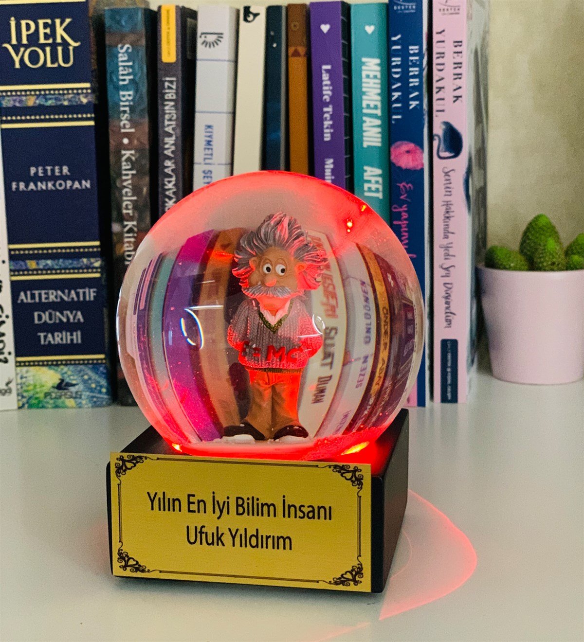 Kişiye Özel Yılın En İyi Bilim İnsanı Işıklı Kar KüresiGiftmodaWG-015-K-Özel