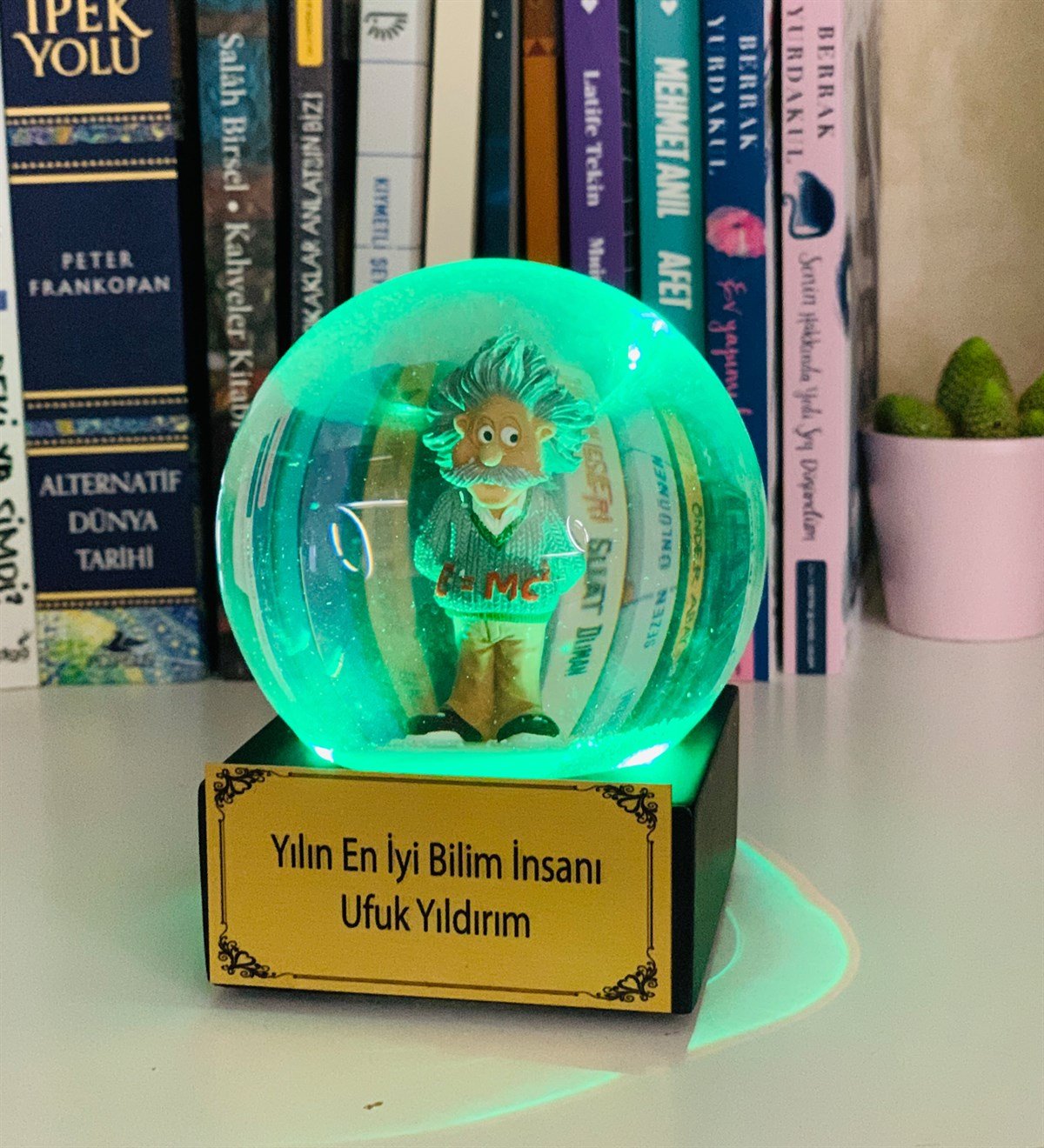 Kişiye Özel Yılın En İyi Bilim İnsanı Işıklı Kar KüresiGiftmodaWG-015-K-Özel