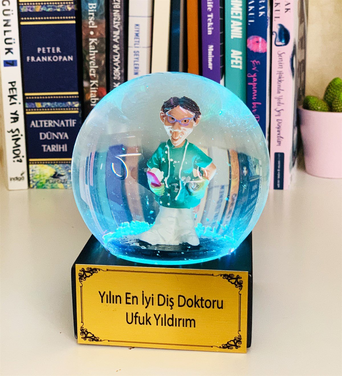 Kişiye Özel Yılın En İyi Diş Doktoru Işıklı Kar KüresiGiftmodaWG-017-K-Özel