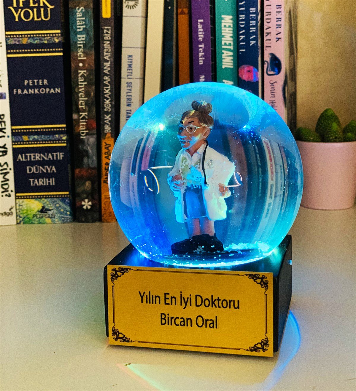 Kişiye Özel Yılın En İyi Doktoru Işıklı Kar KüresiGiftmodaWG-019-K-Özel