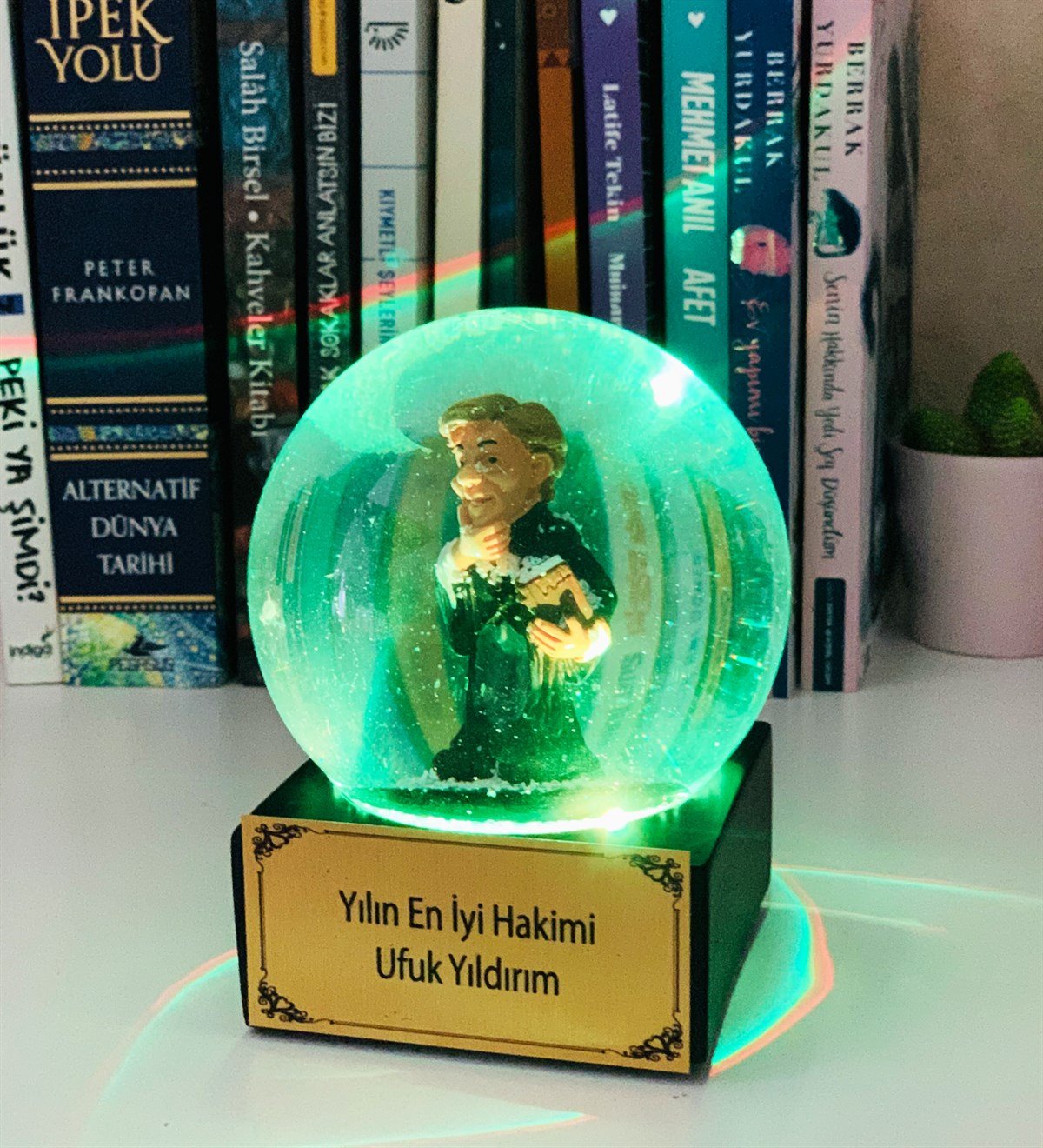 Kişiye Özel Yılın En İyi Hakimi Işıklı Kar KüresiGiftmodaWG-022-Hakim