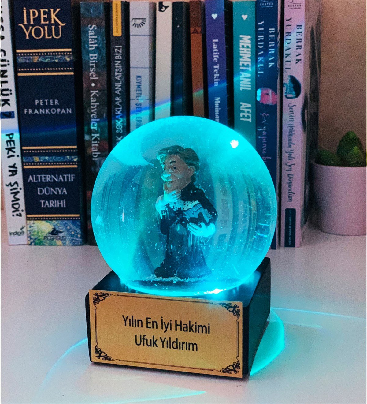 Kişiye Özel Yılın En İyi Hakimi Işıklı Kar KüresiGiftmodaWG-022-Hakim