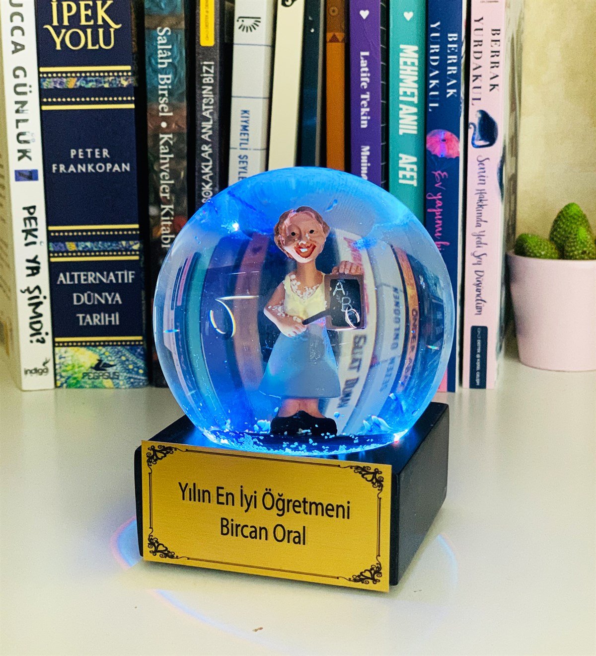 Kişiye Özel Yılın En İyi Öğretmeni Işıklı Kar KüresiGiftmodaWG-023-K-Özel