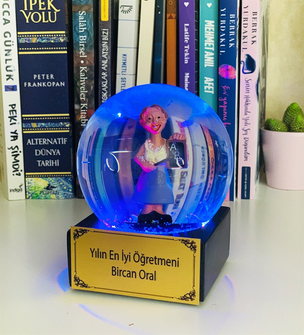 Kişiye Özel Yılın En İyi Öğretmeni Işıklı Kar KüresiGiftmodaWG-023-K-Özel