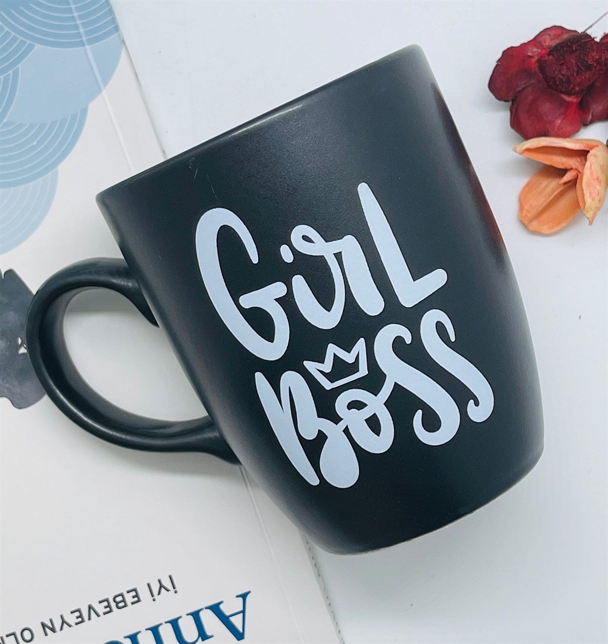 Girl Boss Beyaz Yazı Tasarımlı Siyah 9 Cm Kupa BardakgiftmodaGmkp100224