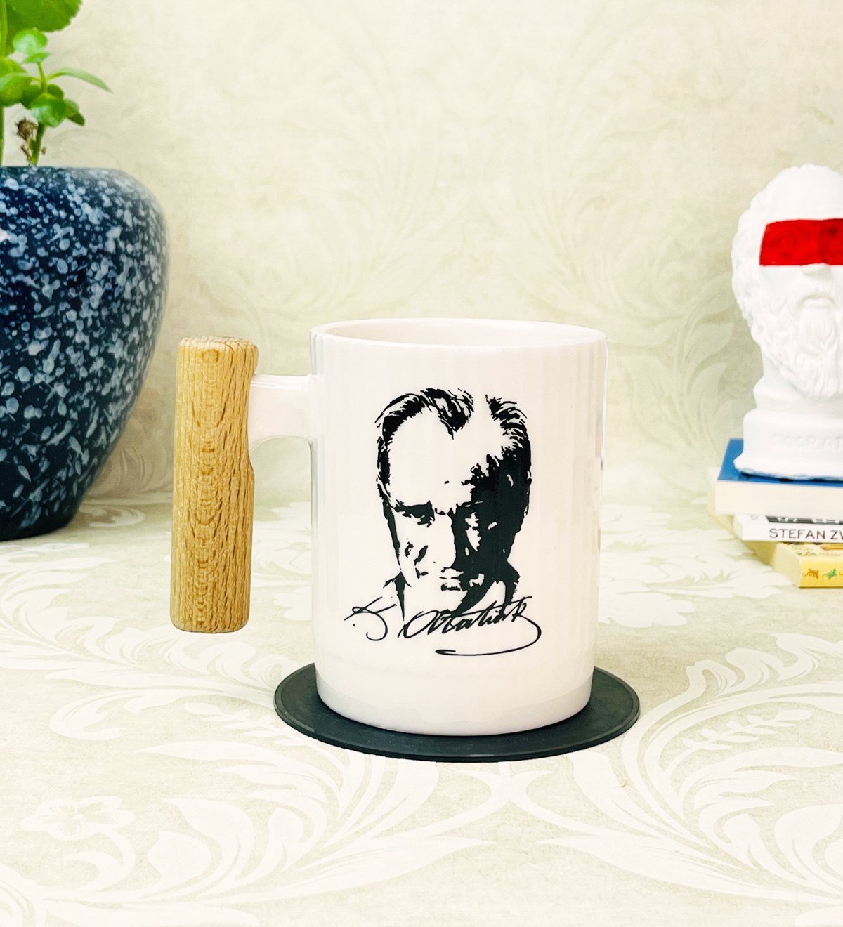 Ahşap Kulplu M.Kemal Atatürk Ve Türk Bayrağı Tasarımlı Seramik KupagiftmodaGmkp100320