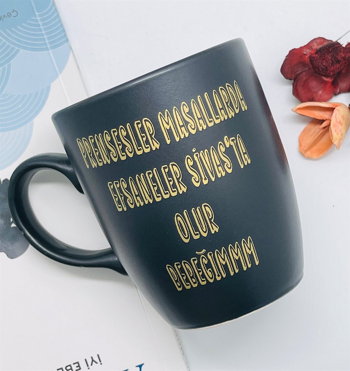 Prensesler Masalda Efsaneler Sivas'Ta Olur Gold Yazı Tasarımlı Siyah 9 Cm Kupa BardakgiftmodaGmkp100237
