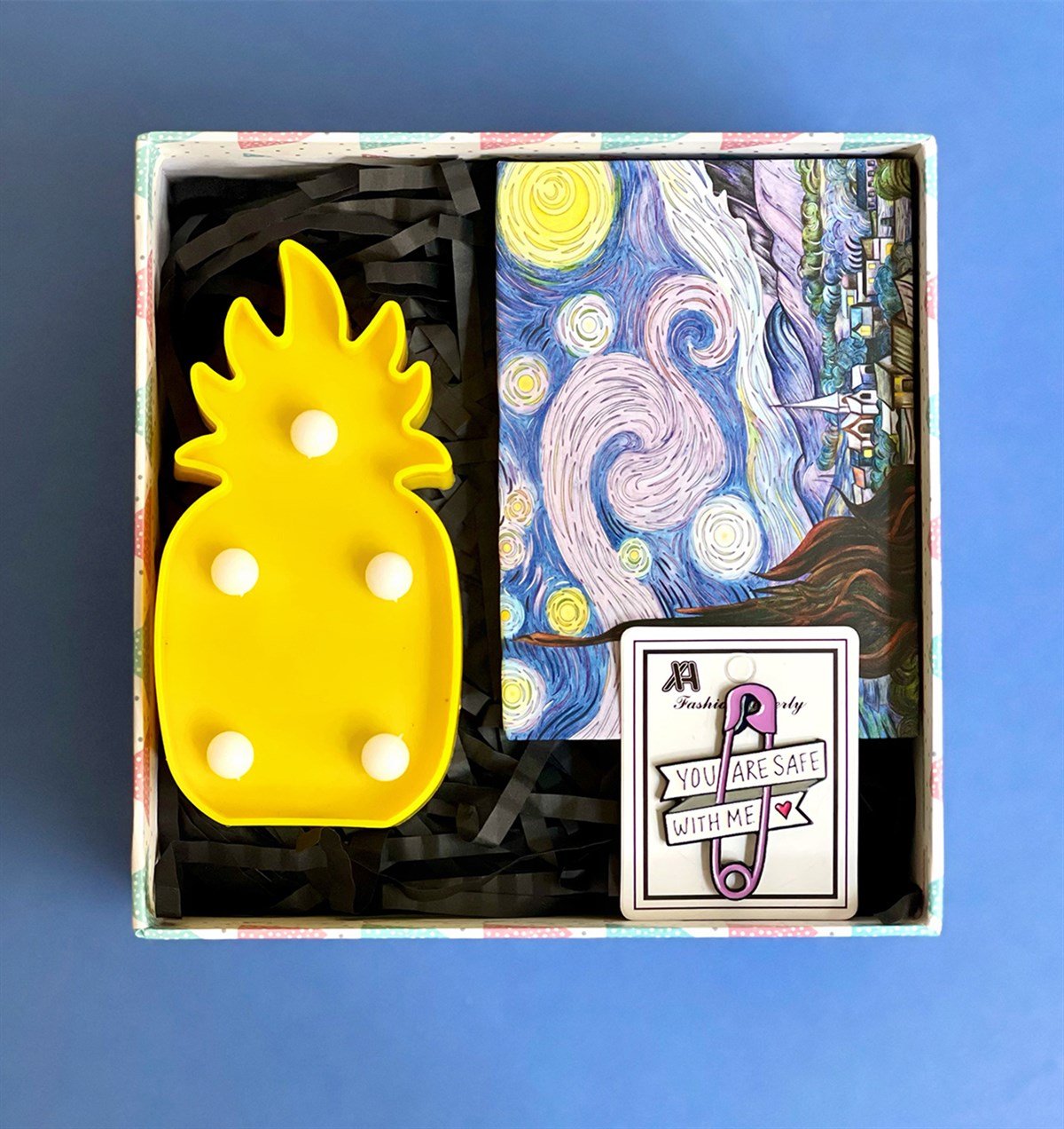 Ananas Led Lamba Rozet ve Van Gogh Mini Fotoğraf Albümü Hediye SetiGiftmodaGmhs101014