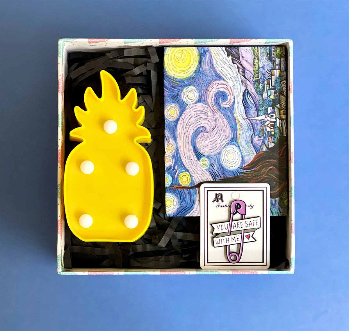 Ananas Led Lamba Rozet ve Van Gogh Mini Fotoğraf Albümü Hediye SetiGiftmodaGmhs101014
