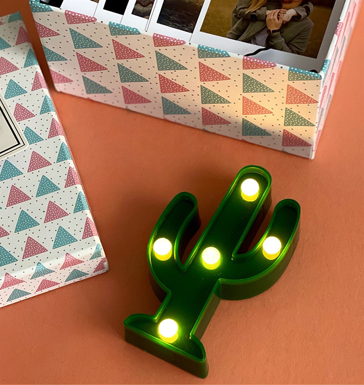 Kişiye Özel Fotoğraflı Kaktüs Led Lamba Rozet ve Dalga Mini Fotoğraf Albümü Hediye SetiGiftmodaGmhs101025