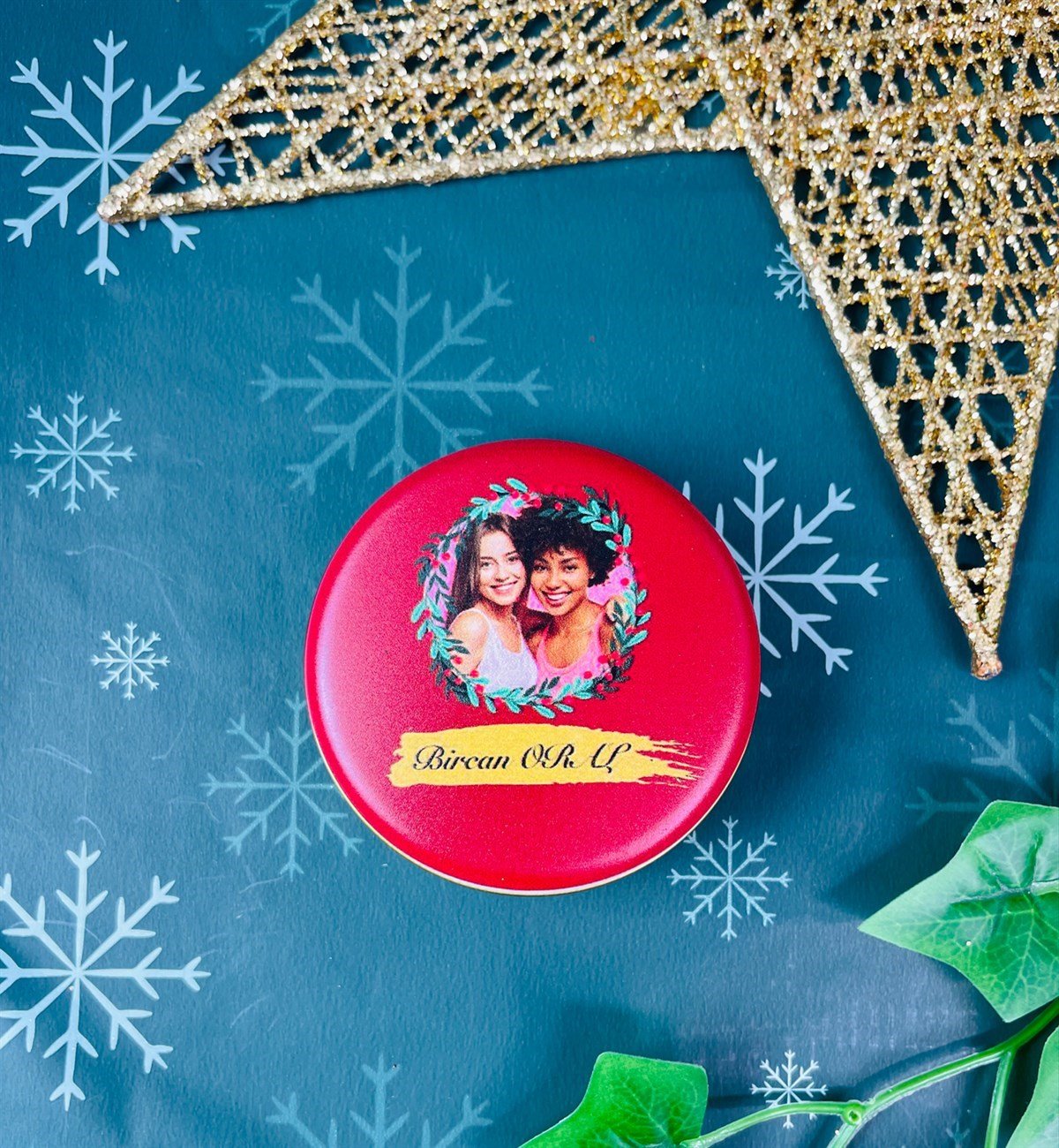 Kişiye Özel Fotoğraflı Mutlu Yıllar Tasarımlı Kokulu Teneke MumgiftmodaGmmum0032