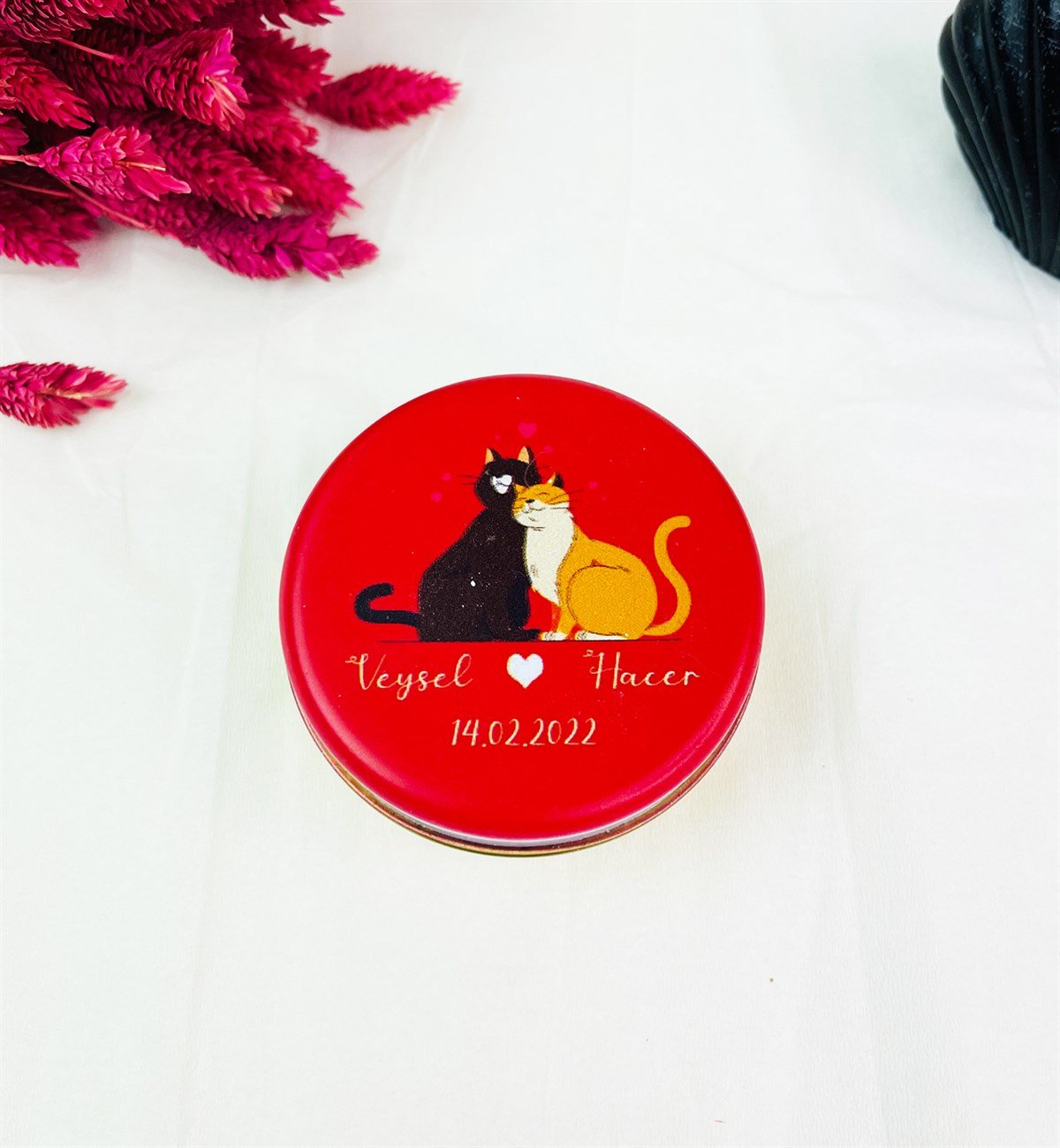 Kişiye Özel Sevgili Kediler Tasarımlı Kokulu Teneke MumgiftmodaGmmum0040