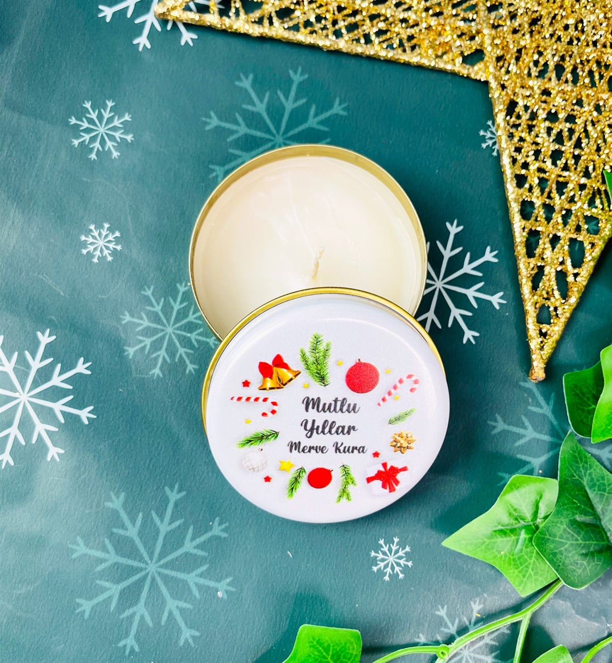 Kişiye Özel Mutlu Yıllar Tasarımlı Kokulu Teneke MumgiftmodaGmmum0004