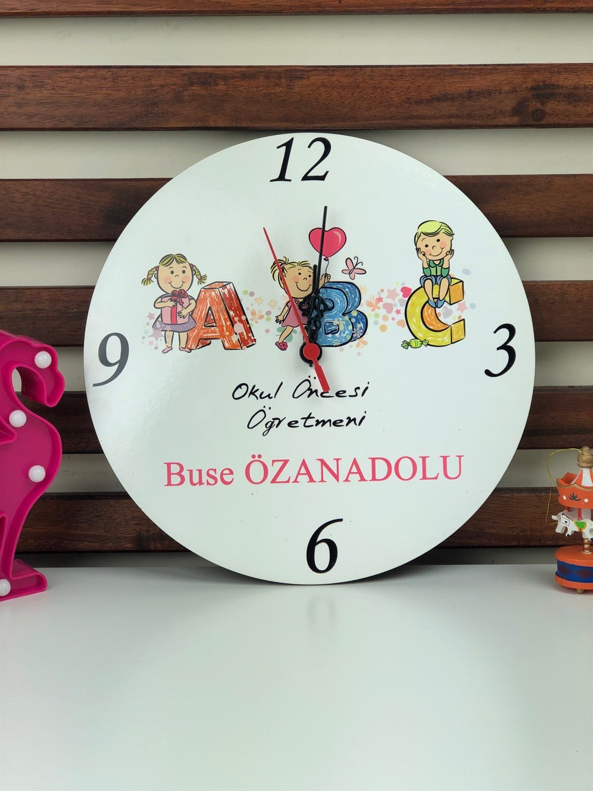 Okul Öncesi Öğretmeni Tasarımlı Kişiye Özel SaatGiftmodaOkul-Öncesi-Saat