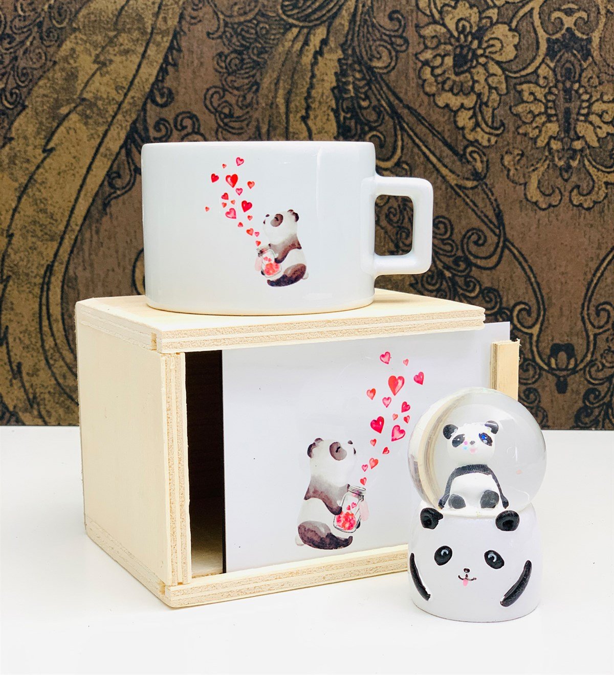 Panda Tasarımlı Kutulu Kupa Ve Mini Kar KüresiGiftmodaPanda-Kutulu-Kupa-Mini-Kar-Küresi