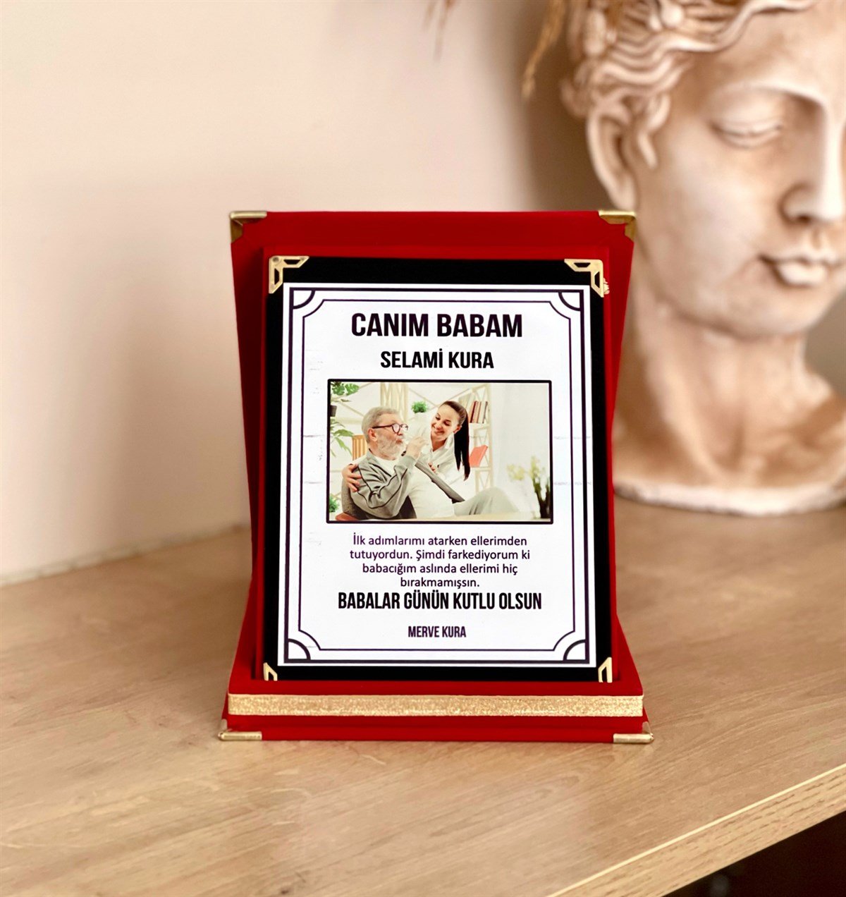 Kişiye Özel Dünyanın En İyi Babasına Özel Plaket Ve Gold Kupa Hediye SetigiftmodaGmhs100816-Gmplkt00001-Gmkp100168