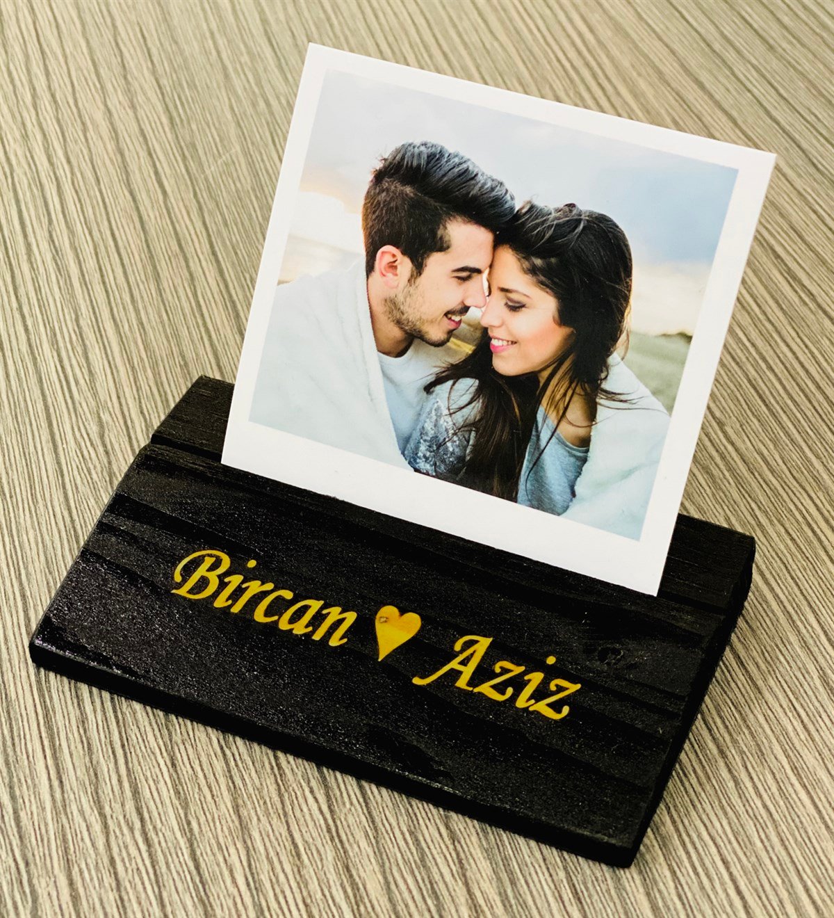 Poloroid Fotoğraflı Kişiye Özel StandGiftmodawood-1