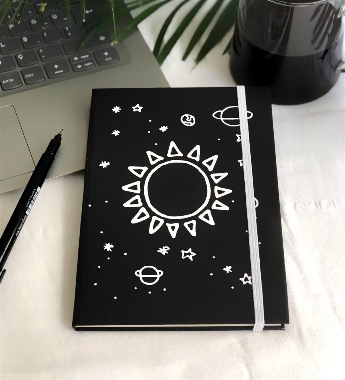 Saturn Güneş Tasarımlı Lastikli DefterGiftmodaSaturn-Güneş-Lastikli-Defter
