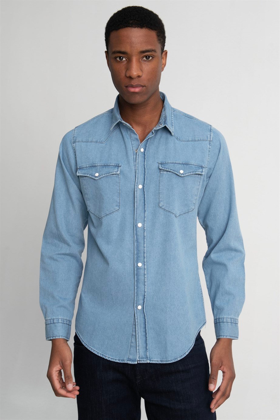 Slim Fit Çift Cep Kapaklı Parça Dikişli Denim Erkek Gömlek