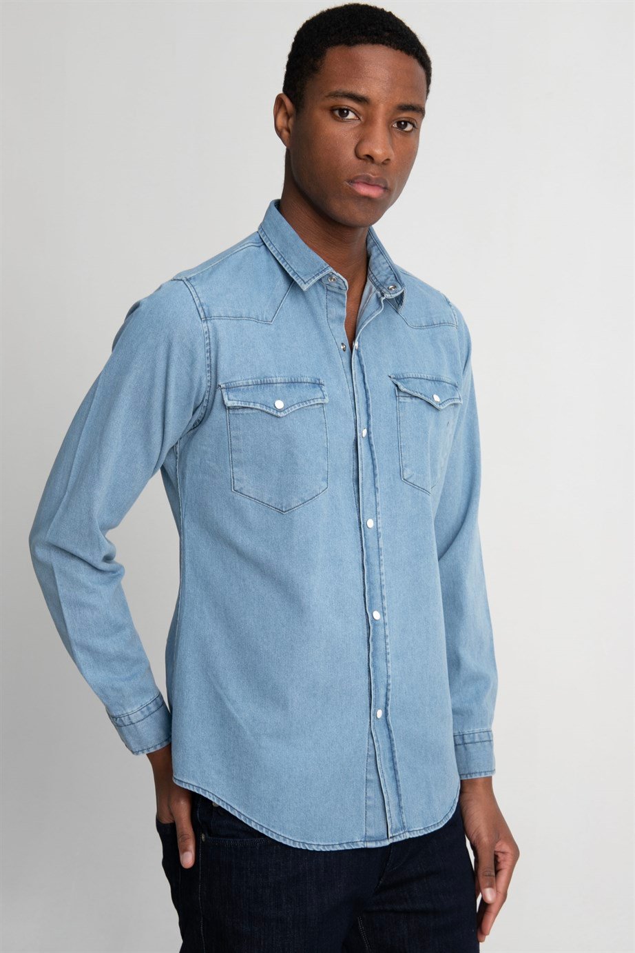 Slim Fit Çift Cep Kapaklı Parça Dikişli Denim Erkek Gömlek