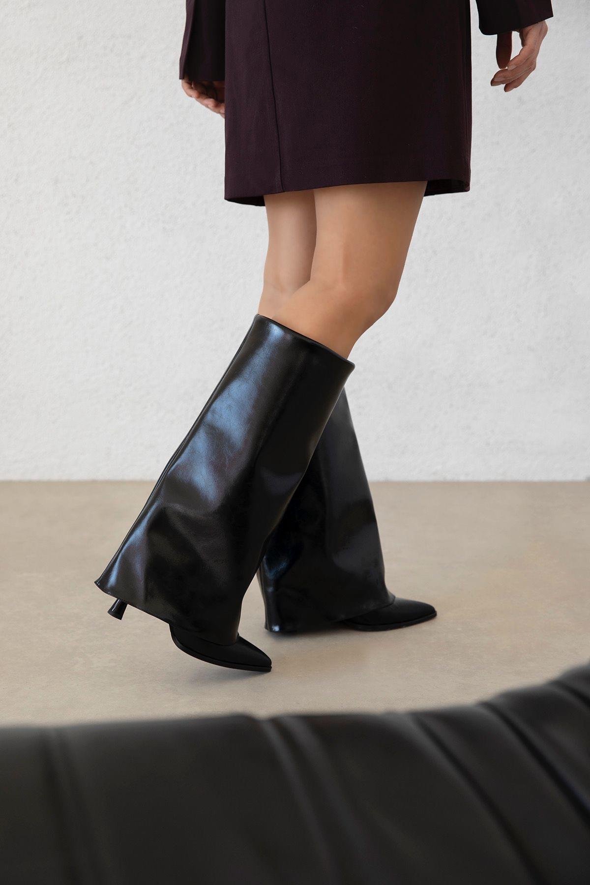 Adelin Kadın Tozluk Detay Kırışık Deri Çizme Siyah