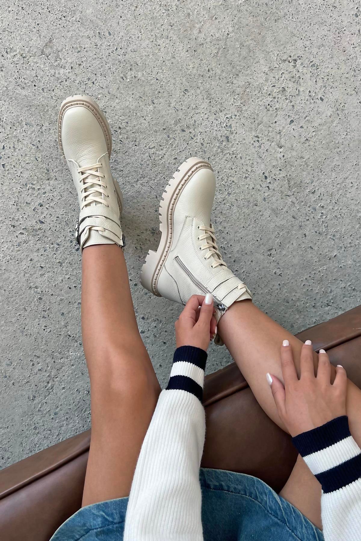 Ares  Kadın Kemer Detay Hakiki  Deri  Postal  Bot Bej